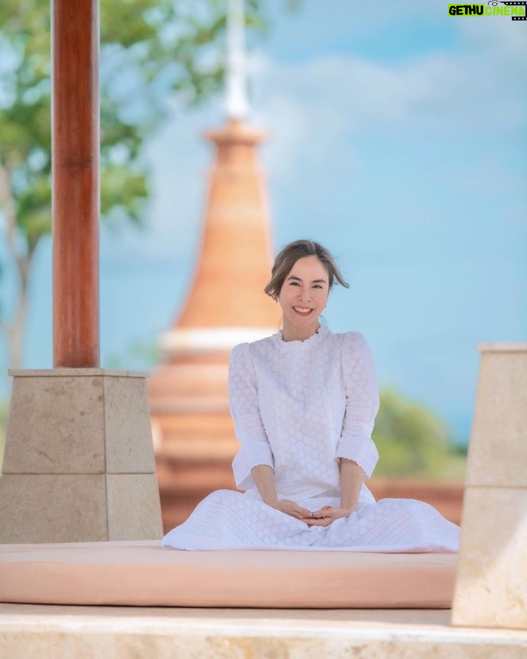 Pattarasaya Kreursuwansiri Instagram - I feel like I’ve kind of gotten to a peaceful place in my heart❤️ @iretreatwellnessmeditation 🌟