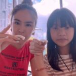Pattarasaya Kreursuwansiri Instagram - sushi date with my girl👩🏻👧🏻🍣 @momijiomakase yummy yummy #อองฟองโตเป็นสาวแล้วค่า #ongfongnoiii Momiji Omakase