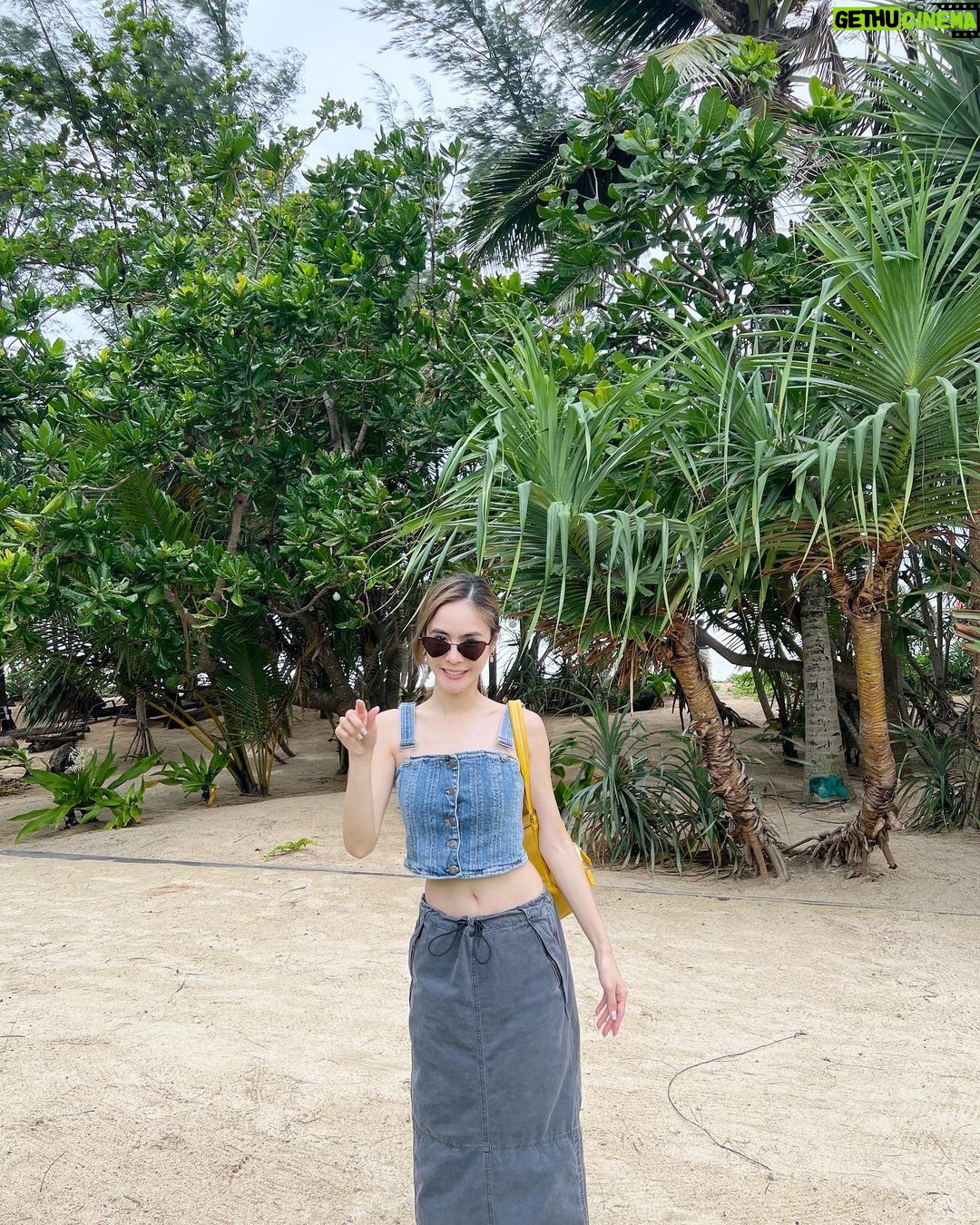 Pattarasaya Kreursuwansiri Instagram - แดดมาแล้วค่ะซิสส🤩😍💛 @bababeachclub.natai #bababeachclub #Pimplus_PR #guess #faurelepage Baba Beach Club Natai by Sri panwa