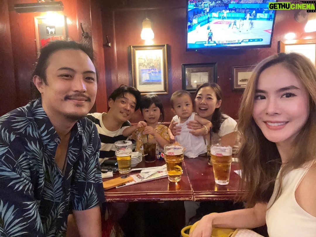 Pattarasaya Kreursuwansiri Instagram - Our last night in Tokyo with you guys was full of fun and love💕🌈 Until we meet again❤️🥂🍻🥹🤩 #หมดแก้วค่ะซิส Tokyo, Japan