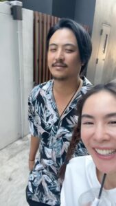 Pattarasaya Kreursuwansiri Instagram - พาลูกรักมาตัดผมซะหน่อย ตัดเสร็จแม่พีคตกใจความหล่อเลยค่าา😂🥰🤩 @ladathehairett @thehairett #ก็พีคชอบรีวิวค่ะซิส #peaksina🍪