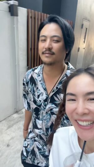 Pattarasaya Kreursuwansiri Instagram - พาลูกรักมาตัดผมซะหน่อย ตัดเสร็จแม่พีคตกใจความหล่อเลยค่าา😂🥰🤩 @ladathehairett @thehairett #ก็พีคชอบรีวิวค่ะซิส #peaksina🍪