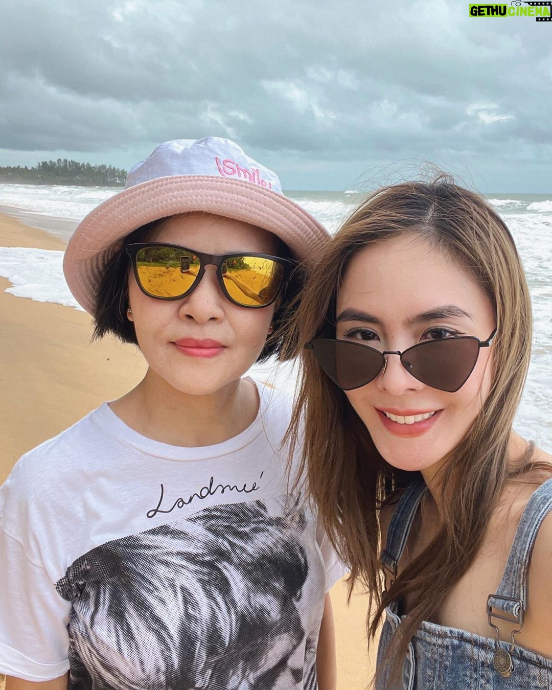 Pattarasaya Kreursuwansiri Instagram - Happy rainy day with my love❤️☔️ อาหารอร่อยทุกจานเลย แต่ที่ต้องสั่ง!!! spaghetti น้ำยาปูคืออ พีคค่ะซิส👏🏻 #bababeachclub #pimplus_pr Baba Beach Club Natai by Sri panwa
