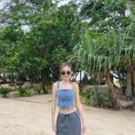 Pattarasaya Kreursuwansiri Instagram - แดดมาแล้วค่ะซิสส🤩😍💛 @bababeachclub.natai #bababeachclub #Pimplus_PR #guess #faurelepage Baba Beach Club Natai by Sri panwa