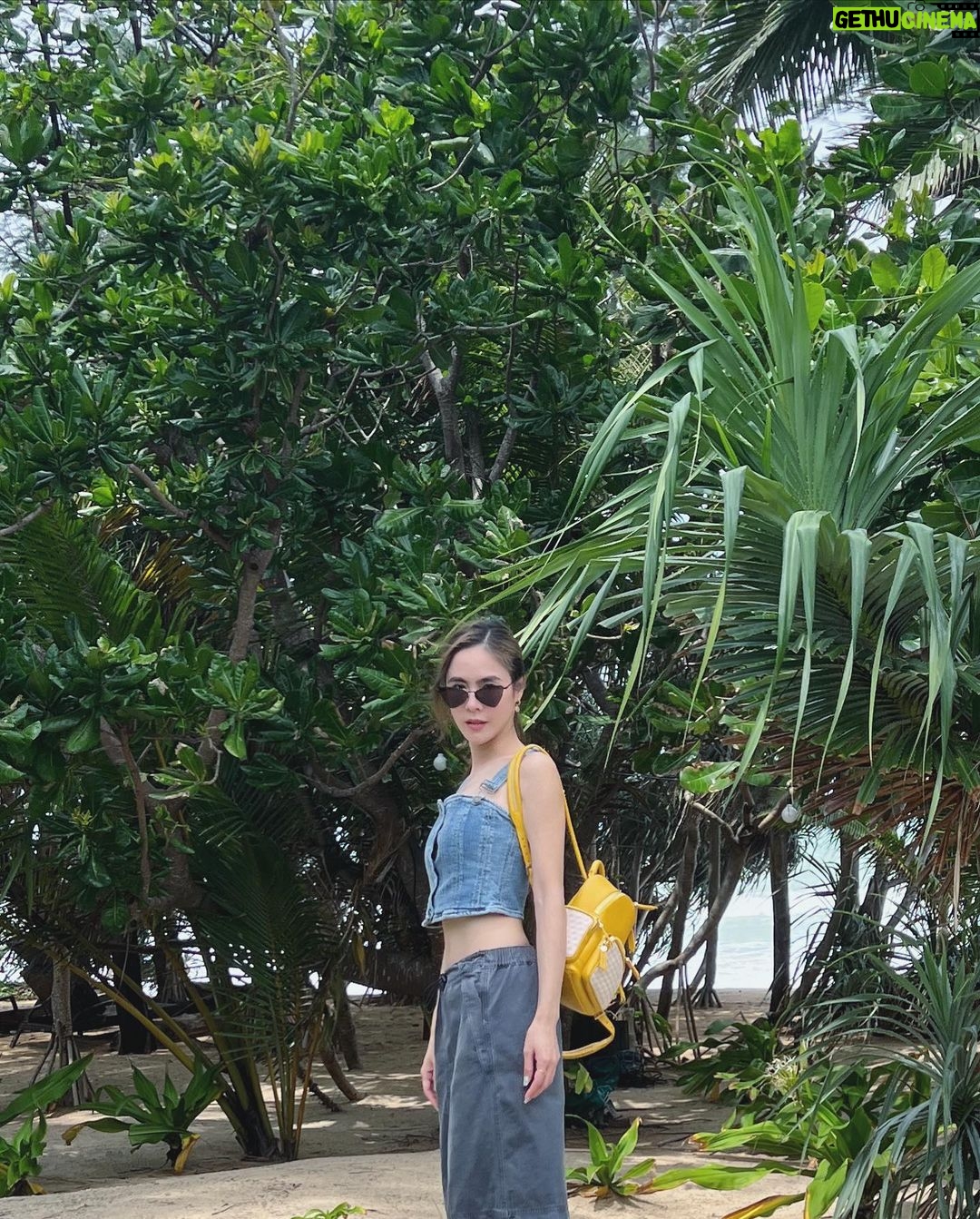 Pattarasaya Kreursuwansiri Instagram - แดดมาแล้วค่ะซิสส🤩😍💛 @bababeachclub.natai #bababeachclub #Pimplus_PR #guess #faurelepage Baba Beach Club Natai by Sri panwa