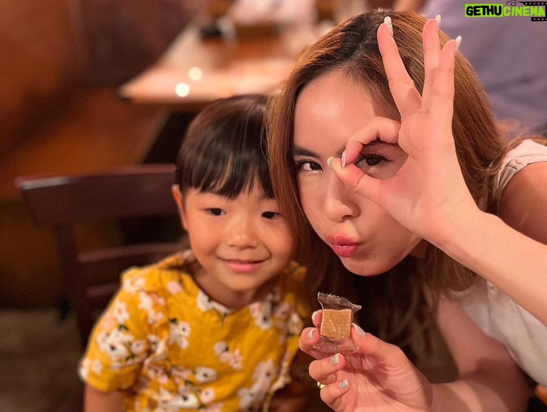 Pattarasaya Kreursuwansiri Instagram - Our last night in Tokyo with you guys was full of fun and love💕🌈 Until we meet again❤️🥂🍻🥹🤩 #หมดแก้วค่ะซิส Tokyo, Japan