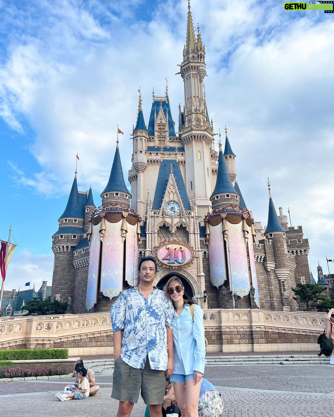 Pattarasaya Kreursuwansiri Instagram - มา Disneyland หลานๆพามาเปิดโลก small world ค่ะซิสส😂😍🤩👏🏻🌈 Tokyo, Japan