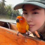 Pattarasaya Kreursuwansiri Instagram - ลูกไข่ชอบมาก ไข่หวานชอบนั่งเรือ ไข่หวานชอบชิว❤️🦜 #ไข่หวานลูกรักก Amphawa Floating Market