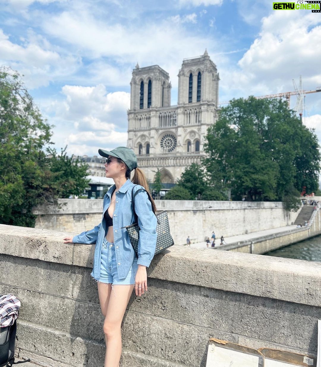 Pattarasaya Kreursuwansiri Instagram - 🧍🏻♀️💙 #throwbacktoparis #faurelepage