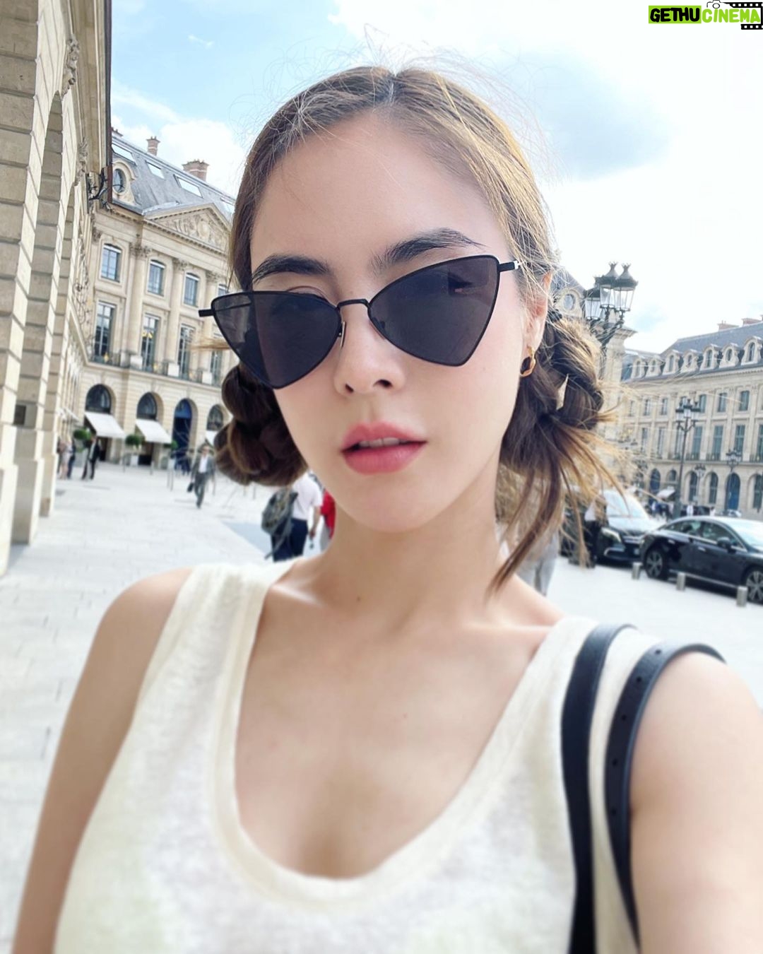 Pattarasaya Kreursuwansiri Instagram - About yesterday at 19.21 pm🚶🏻♀️☀️เดินเล่นๆได้ไป 3 กิโลเลยค่ะซิสสส Paris, France
