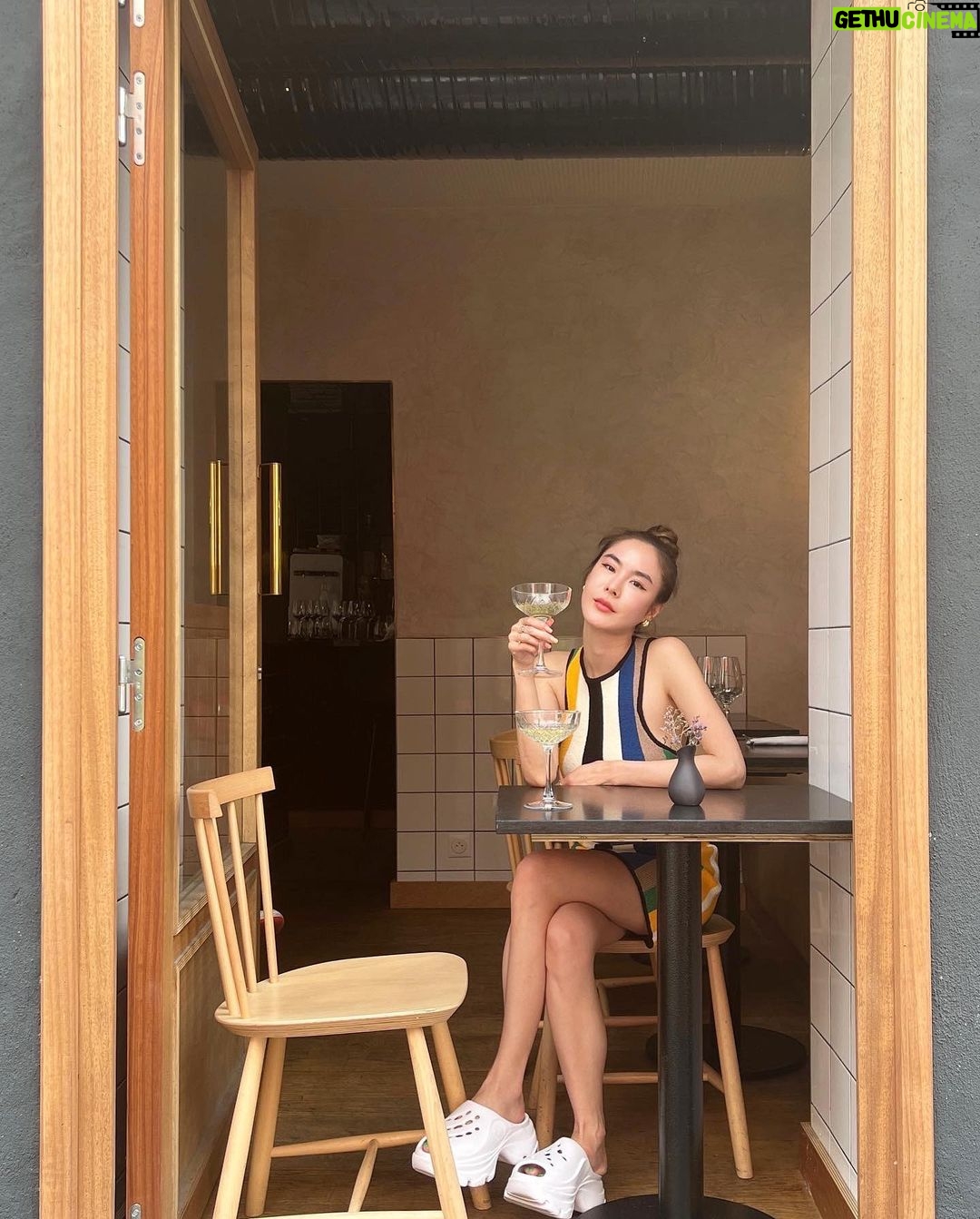 Pattarasaya Kreursuwansiri Instagram - Cool place, good vibes and all the food is delicious😋🥂 @ardent_paris Ardent Paris