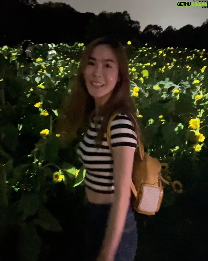 Pattarasaya Kreursuwansiri Instagram - Peaksina🌻 #teamlabbotanical Nagai Botanical Garden