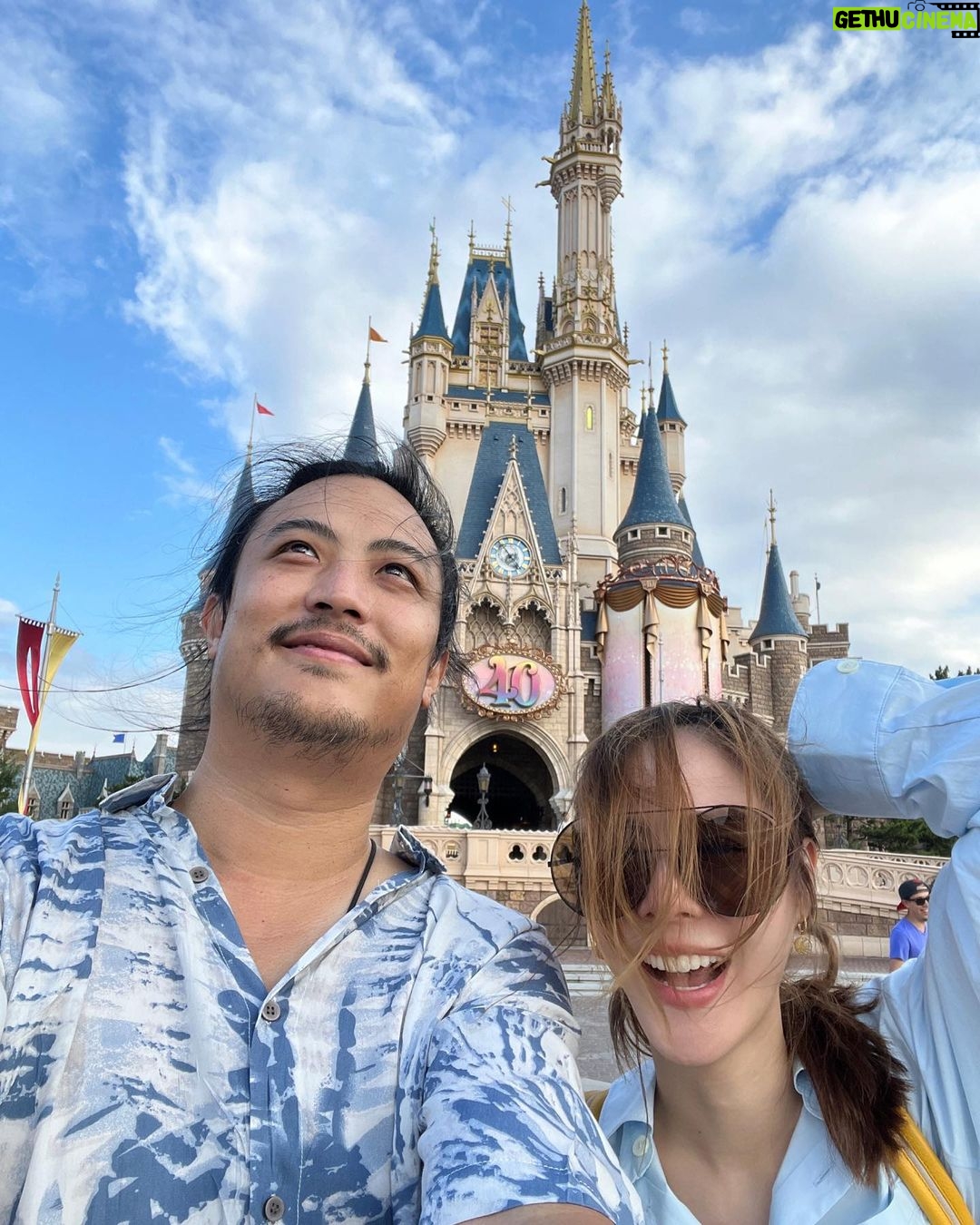 Pattarasaya Kreursuwansiri Instagram - มา Disneyland หลานๆพามาเปิดโลก small world ค่ะซิสส😂😍🤩👏🏻🌈 Tokyo, Japan