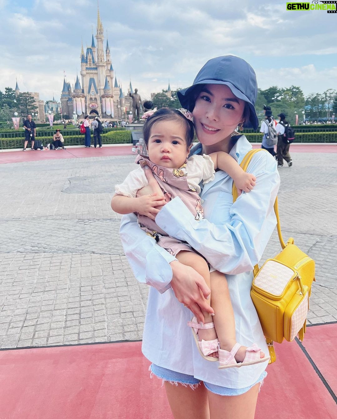 Pattarasaya Kreursuwansiri Instagram - มา Disneyland หลานๆพามาเปิดโลก small world ค่ะซิสส😂😍🤩👏🏻🌈 Tokyo, Japan