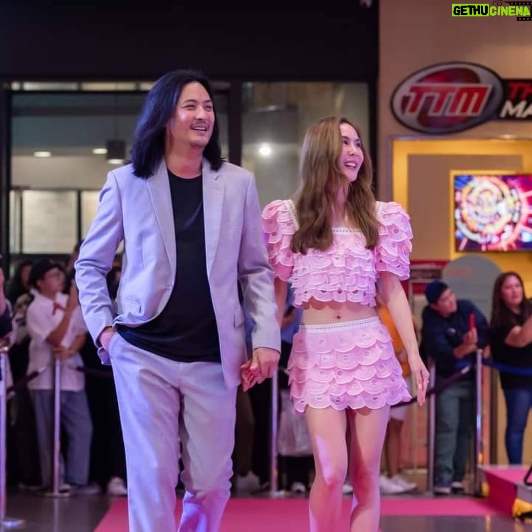 Pattarasaya Kreursuwansiri Instagram - Long live love💗💕💓🫶🏻 ใครที่ยังไม่ได้ดู ต้องไปลองรักดูนะคะซิสสส งือออ… ดูแล้วรักแฟนขึ้นไปอีก🥰💯❤️ #longlivelove