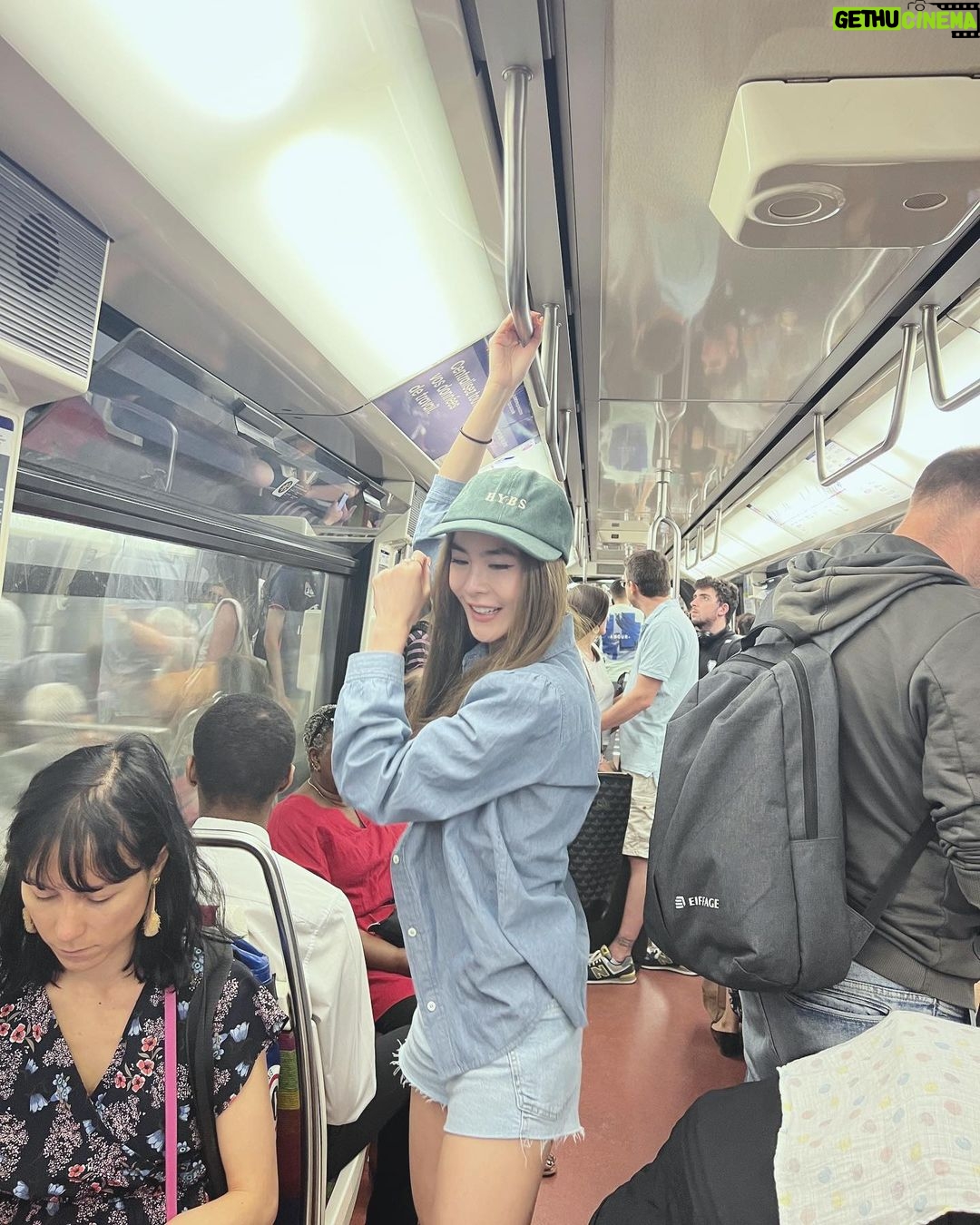 Pattarasaya Kreursuwansiri Instagram - รถติดหนีมาขึ้นรถไฟค่ะซิส🤩🚆🚄 Paris, France