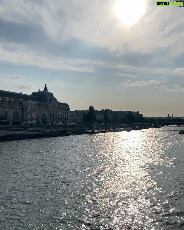 Pattarasaya Kreursuwansiri Instagram - About yesterday at 19.21 pm🚶🏻♀️☀️เดินเล่นๆได้ไป 3 กิโลเลยค่ะซิสสส Paris, France