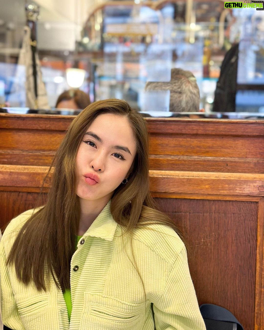 Pattarasaya Kreursuwansiri Instagram - แวะมาทาน waffles ค่ะซิสส 😍🧇 งั่มๆ #maisondandoy #belgiumwaffles Brussels, Belgium
