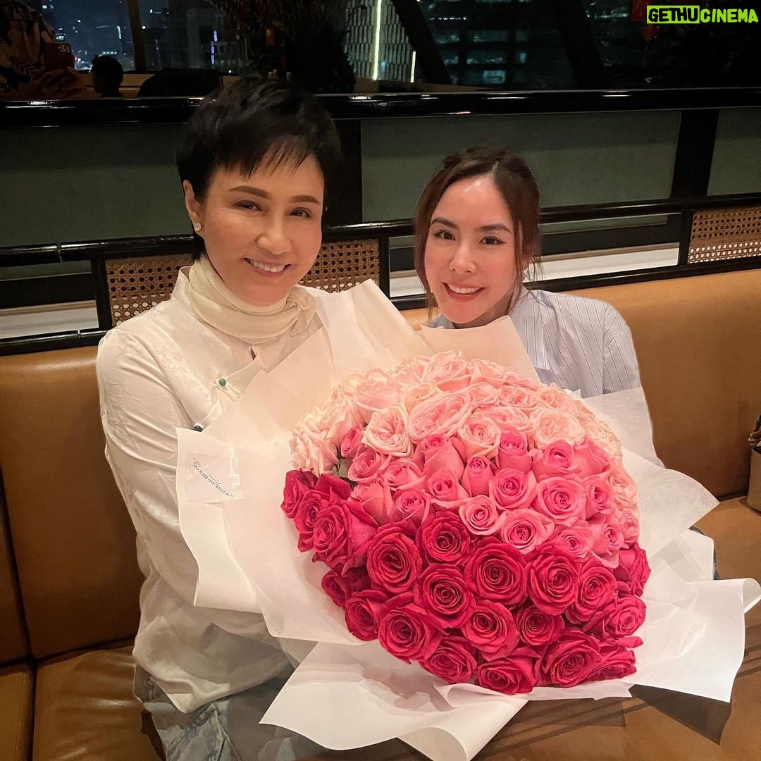 Pattarasaya Kreursuwansiri Instagram - So happy together❤️🌹💗😊 #happyvalentinesday