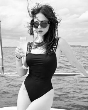 Paty Cantú Instagram - Cuenta regresiva del 🌊 al 🎤 
Últimos días de vacaciones! 

Primer show del año, Chiapas 12 de enero! 
#patycantu #cantautora #2024