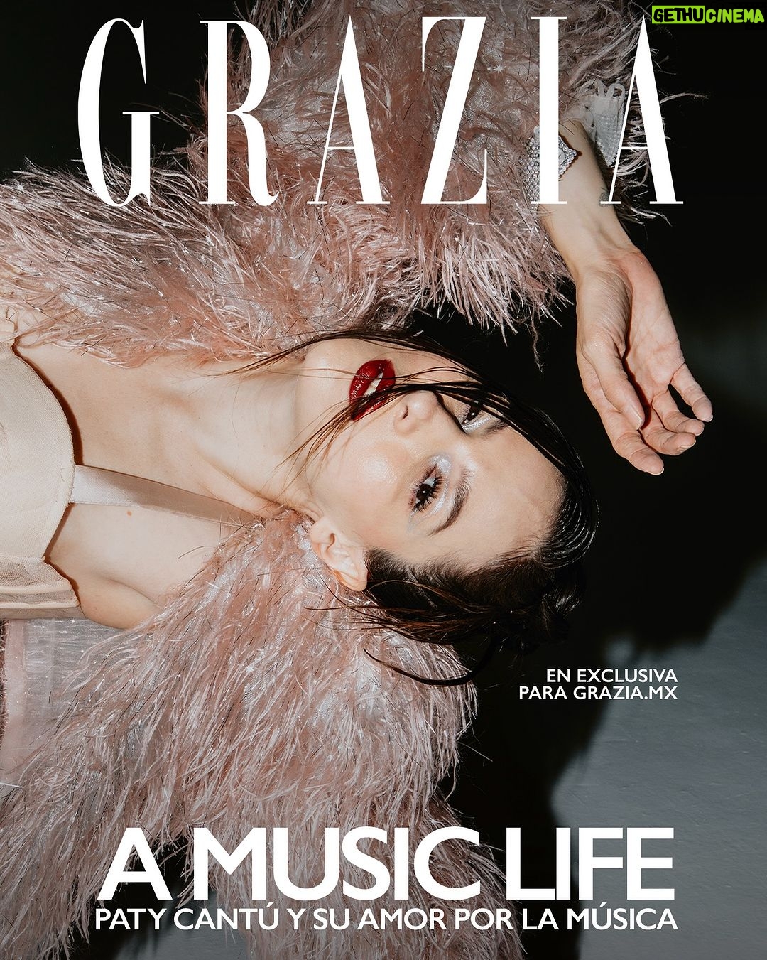 Paty Cantú Instagram - Empezamos el año con Paty Cantú en nuestra portada digital. En exclusiva, Paty habló con Grazia y en palabras de nuestra directora editorial @tonisalamanca : “Hablar de música es apasionante cuando lo haces con alguien tan comprometido, no solamente con sus canciones sino con la industria como tal. Soñar que es una más igualitaria que permite que las mujeres no solamente canten, sino también produzcan o compongan no se va a lograr sin las voces de todas y cada una de las interesadas. Paty Cantú nos platica sobre sus ideales, el futuro y algunas otras cosas que incluyen un disco, un micrófono, una guitarra y un escenario.” . . . . Fotografía. @santiagorui Directora de moda. @annielask Directora Editorial. @tonisalamanca Maquillaje. @kerenmakeupart Pelo. @ernestovargas_hair Asistentes de Moda. @yessicasalas_cs @brendmirand . . . . #PatyCantu #Grazia #Exclusiva #musica Mexico City, Mexico