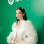 Paty Cantú Instagram - 10 años de @spotifymexico 💚💚💚 Gracias por quitarnos el techo y sembrar equidad! Styling @_andreacamargo Makeup @fatimamorenomakeup Hair @zivana_hairstylist Total look @alersundi #musicalatina #paraelmundo #equal #noteable #spotify #spotify10años #lamexicana #cantautora #productora #patycantu Museo de Arte Moderno