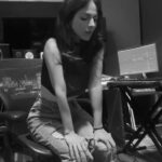 Paty Cantú Instagram - Me emociona mucho compartir la versión acústica de esta canción con ustedes. Una canción que empezó siendo mía y terminó por volverse de todxs y cada unx de los que hemos sufrido por un casi algo ¡Ya disponible! #LoQueNoQuieresSaber #acustica #patycantu #dramaqueen