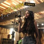 Paty Cantú Instagram - 𝗟𝗼 𝗾𝘂𝗲 𝗻𝗼 𝗾𝘂𝗶𝗲𝗿𝗲𝘀 𝘀𝗮𝗯𝗲𝗿 es una de mis canciones más poderosas e intensas. Pero cantarla en 𝘂𝗻𝗮 𝘀𝗼𝗹𝗮 𝘁𝗼𝗺𝗮 de versión acústica , la devuelve al sentimiento inicial de 𝘃𝘂𝗹𝗻𝗲𝗿𝗮𝗯𝗶𝗹𝗶𝗱𝗮𝗱 y 𝗱𝗲𝘀𝗮𝗵𝗼𝗴𝗼. Tal cual cómo cuándo la compuse. Este es mi regalito de cumple para ustedes! Ahora pueden tener esta versión desnuda y triste, pero honesta y necesaria de esta canción para llorar y dedicarla a gusto 🤧 Denle pre save para que el miércoles 29 de noviembre sean los primeros en tener #LQNQS acústica (Link en bio e historias)