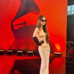 Paty Cantú Instagram - Los Grammys viajeros… De los mejores shows y experiencias que he vivido dentro de la industria. Qué orgullo ser Latina, mexicana, músico y trustee en esta comunidad de diversidad, inclusión y honor a la fusión de nuestras culturas. Gracias al mejor date del mundo por acompañarme en esta aventura @charritopadrote Vestido @carolinaperez_mx 🎭👑♥️🙏🏼🎶🇲🇽 #LatinGrammy #Sevilla #cantautora #productora #soñadora #dramaqueen #trustee #patycantu Sevilla,España