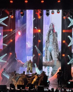 Paty Cantú Instagram - Último show del año! Tercer metropolitan SOLDOUT! 

Gracias por acompañarme a iniciar una gira tan especial y volverla una experiencia de música, sanacion y empoderamiento! 🍀🍀🍀

Terminamos con el feliz breakup tour de 2023 (dos horitas de música de pie y a todo pulmón juntos 👏🏼👏🏼👏🏼), pero les prometo que lo que traerá esta gira en 2024 será tan increíble y más!

Los amo con todo mi corazón! ♥️♥️♥️
Gracias infinitas. 
Son los mejores fans del mundo 🔝♥️🙏🏼🏹

Gracias a los invitados durante la gira de este año 
@lassomusica @leonleidenmusic @lalujans @marrendonmusica @elneto_oficial @sofiathompsonmusic @emjayy444 @orovega_ @papikunno @bruses_ @kaialana 

A mi equipo, mi banda, mi familia. @seitrack 

#felizbreakuptour #patycantu