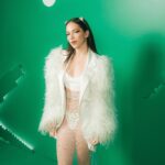 Paty Cantú Instagram - 10 años de @spotifymexico 💚💚💚 Gracias por quitarnos el techo y sembrar equidad! Styling @_andreacamargo Makeup @fatimamorenomakeup Hair @zivana_hairstylist Total look @alersundi #musicalatina #paraelmundo #equal #noteable #spotify #spotify10años #lamexicana #cantautora #productora #patycantu Museo de Arte Moderno