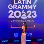 Paty Cantú Instagram - Los Grammys viajeros… De los mejores shows y experiencias que he vivido dentro de la industria. Qué orgullo ser Latina, mexicana, músico y trustee en esta comunidad de diversidad, inclusión y honor a la fusión de nuestras culturas. Gracias al mejor date del mundo por acompañarme en esta aventura @charritopadrote Vestido @carolinaperez_mx 🎭👑♥️🙏🏼🎶🇲🇽 #LatinGrammy #Sevilla #cantautora #productora #soñadora #dramaqueen #trustee #patycantu Sevilla,España