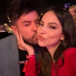 Paty Cantú Instagram - Noche de #POTY en Sevilla! Qué lujo poder disfrutar de ti @laurapausini Felicidades! Desde niña, hoy y para siempre, tu fan. Todos los que nos encontramos esta noche en honor tuyo, coincidimos. Abres puertas para mujeres en la industria con cada paso. Y sanas corazones con cada nota de tu voz. #PersonOfTheYear #latingrammy Pongo esta canción y recuerdo cuándo me contaste la historia de tu abuela. Desde entonces escucharla es un rezo por ella. Te quiero. La Persona del Año se elige entre los miembros del consejo directivo y el CEO de Latin Grammys. Y es una de las cosas más increíbles del mundo tener una conversación dónde se habla de nuestros artistas más emblemáticos e históricos. La industria tiene mujeres talentososimas y con carreras enormes. Y el nombre de Laura no sólo representa HOY a nuestra tercera mujer en este icónico reconocimiento, si no que también un momento de mucha emoción para todos desde hace meses, al saber que se construiría esta noche para un ser humano TAN genuino, inspirador y bello como ella! Amiga, lo mereces TODO! Gracias paisano @benitosantosoficial por hacer esto especialmente para mi y para esta noche! Reloj @bulova_mexico Sevilla,España