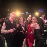 Paty Cantú Instagram - Noche de #POTY en Sevilla! Qué lujo poder disfrutar de ti @laurapausini Felicidades! Desde niña, hoy y para siempre, tu fan. Todos los que nos encontramos esta noche en honor tuyo, coincidimos. Abres puertas para mujeres en la industria con cada paso. Y sanas corazones con cada nota de tu voz. #PersonOfTheYear #latingrammy Pongo esta canción y recuerdo cuándo me contaste la historia de tu abuela. Desde entonces escucharla es un rezo por ella. Te quiero. La Persona del Año se elige entre los miembros del consejo directivo y el CEO de Latin Grammys. Y es una de las cosas más increíbles del mundo tener una conversación dónde se habla de nuestros artistas más emblemáticos e históricos. La industria tiene mujeres talentososimas y con carreras enormes. Y el nombre de Laura no sólo representa HOY a nuestra tercera mujer en este icónico reconocimiento, si no que también un momento de mucha emoción para todos desde hace meses, al saber que se construiría esta noche para un ser humano TAN genuino, inspirador y bello como ella! Amiga, lo mereces TODO! Gracias paisano @benitosantosoficial por hacer esto especialmente para mi y para esta noche! Reloj @bulova_mexico Sevilla,España