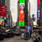 Paty Cantú Instagram - Es muy cool y un sueño cumplido aparecer en Times Square y poder compartirlo con ustedes (y con mis papás!), sobre todo por el contexto que lleva ser embajadora EQUAL como compositora y productora. ♥️🙏🏼💚 Luchamos para que nuestras voces hagan la diferencia y se cuenten nuestras historias. Son unas jefas @camifdzoficial y @ritabehm ! Soy su fan y amo ver nuestras caritas juntas. Felicidades y gracias por compartirse con su talento y su arte! Gracias @spotifysongwriting por poner mi música en la playlist global de #EQUAL ! No me la creo! Denle play que esta lleno de mujeres que nos inspiran y crean todos los días. Ah, y que VIVAN las mexicanas! Por cierto en la canción que estreno mañana, también habemos mujeres trabajando en la compo y producción! #LQNQS @itsalistone #MujeresEnLaMusica #EQUALGLOBAL #SpotifyEQUAL Time Square