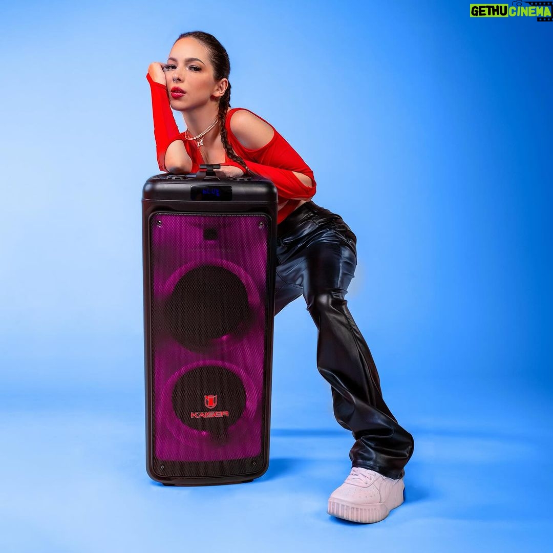 Paty Cantú Instagram - Estoy muy emocionada de ser parte de la familia MITZU @mitzu.oficial ! Además, les cuento que están estrenando sitio web! ¡Corran a verlo en mitzu.com! 🙌 tienen cosas INCREÍBLES Mi favorito personal, el Karaoke! #NecesitabaEsto #MITZU #MIITZUxPatyCantu 🔊