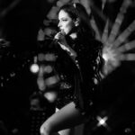 Paty Cantú Instagram - Cuándo yo te busque, cuándo yo te hable… No contestes si escuchas mi voz 🎶 - la dedicarías? #rompocontigo #envivo #mexicali #fiestasdelsol #dramaqueen #cantautora #patycantu #2023 🎭👑 Por cierto, para los amantes de las canciones intensas, el 19 se viene… MÁS drama #nuevamusica