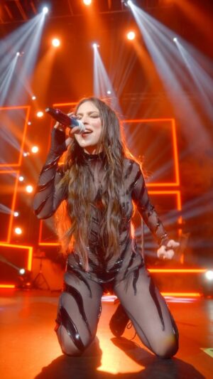Paty Cantú Instagram - Así suena 𝓃𝓊ℯ𝓈𝓇ℴ dúo de  𝒞𝓁𝒶𝓋ℴ 𝓆𝓊ℯ 𝓈𝒶𝒸𝒶 ℴ𝓉𝓇ℴ 𝒸𝓁𝒶𝓋ℴ en el 𝔽𝕖𝕝𝕚𝕫 𝔹𝕣𝕖𝕒𝕜𝕦𝕡 𝕋𝕠𝕦𝕣 ❤️‍🩹

Nos vemos el 28 de septiembre en el Teatro Metropolitan! 
Gracias por hacer otro #soldout!! 
♥️🙏🏼🙌🏼👏🏼

Si se quedaron con las ganas aquí en cdmx, nos vemos el 20 𝚍𝚎 𝚍𝚒𝚌𝚒𝚎𝚖𝚋𝚛𝚎  también! Los boletos están disponibles ya en @ticketmaster_mx 

Recuerden que cada fecha traerá nuevas sorpresas! Desde el vestuario, canciones (sigo leyendo y escuchando lo que me piden), abridores  e invitados… 
Los amo!

#dramaqueen #felizbreakuptour #cantautora #laotra #patycantu 
🎭👑