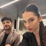 Paty Cantú Instagram - Hoy tocó uno de los momentos más especiales en la semana de los Latin Grammys; La gala de los nominados a mejor nuevo artista que va acompañada de una presentación en vivo de cada uno de ellos. La noche se llenó de talento y promesas de largas largas carreras. Me encantó ser madrina de uno de los nominados esta noche y presentarlo. Mi paisano y amigo. Eres grande @leonleidenmusic ! Felicidades por tu nominación! Y felicidades a todos los nominados! Look @verodiazmx @steponfashion #bna #bestnewartist #sevilla #latingrammy Parque Magallanes, Sevilla