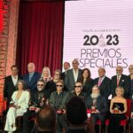 Paty Cantú Instagram - Oficialmente iniciamos la semana de los Latin Grammys en Sevilla! La primera premiacion es MUY especial. No se televisa, pero es sumamente emotiva e importante. Son los Special Awards o premios especiales. Estos premios (y person of the year), son los únicos premios elegidos por nosotros, el consejo directivo, junto al presidente y CEO de los Latin Grammys para galardonar la excelencia musical y trayectoria de personajes que han hecho historia y marcado un antes y después en nuestra industria con su arte y aportación a la música latina Este año tuvimos el honor de celebrar a #Simone #AlexAcuña #WisonTorres #AnaTorroja #GustavoSantaolalla #Mijares #CarmenLinares #SodaStereo #ArturoSandoval #latingrammy #sevilla #patycantu Vestido @benitosantosoficial 🇲🇽 Hair and makeup by moi Plaza de España, Sevilla
