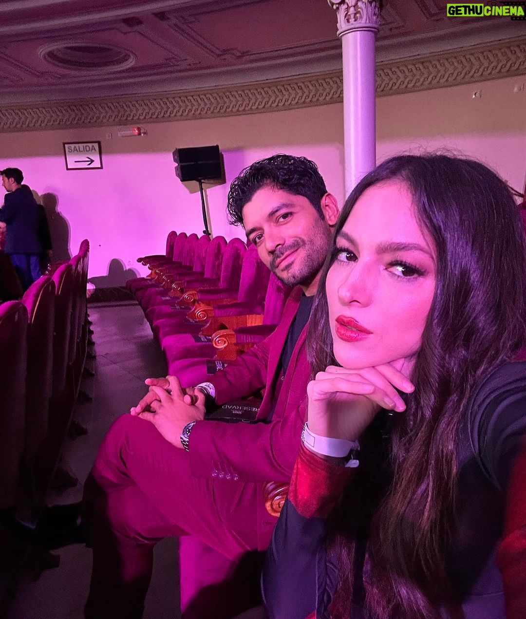 Paty Cantú Instagram - Oficialmente iniciamos la semana de los Latin Grammys en Sevilla! La primera premiacion es MUY especial. No se televisa, pero es sumamente emotiva e importante. Son los Special Awards o premios especiales. Estos premios (y person of the year), son los únicos premios elegidos por nosotros, el consejo directivo, junto al presidente y CEO de los Latin Grammys para galardonar la excelencia musical y trayectoria de personajes que han hecho historia y marcado un antes y después en nuestra industria con su arte y aportación a la música latina Este año tuvimos el honor de celebrar a #Simone #AlexAcuña #WisonTorres #AnaTorroja #GustavoSantaolalla #Mijares #CarmenLinares #SodaStereo #ArturoSandoval #latingrammy #sevilla #patycantu Vestido @benitosantosoficial 🇲🇽 Hair and makeup by moi Plaza de España, Sevilla
