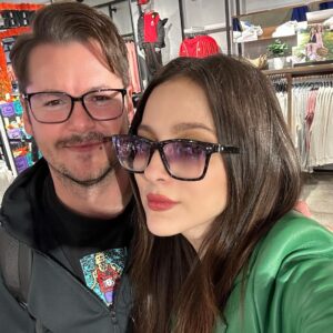 Paty Cantú Instagram - 362 días del año me levanto, compongo y canto. Los otros tres días… estoy en modo f1.
Pero mi soundtrack sigue siendo #loquenoquieressaber #lqnqs 

Amazing meeting such a talented and kind guy. 
Best of luck George! Thanks for the chat! Hope you get to check out Mexican restaurants and also my music! @georgerussell63 @pumamexico @f1 

#foreverfaster #puma #pumafamily #f1 #mercedes #petronas #mexicogp #patycantu #cantautora #singersongwriter #lamexicana #dramaqueen