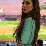 Paty Cantú Instagram – Gracias @diablosrojosmx por invitarme a representar con ustedes esta tarde histórica para el ⚾️ ! 

Sentí un poco de nervios, pero sobre todo emoción y honor cantar el himno nacional mexicano! Gracias también por el Jersey que me regalaron! 
#diablosrojos vs #yankees en el @harpestadio #patycantu #cantautora #lamexicana #guadalajara