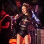 Paty Cantú Instagram - La noche de anoche contigo Mexicali ♥️ Feliz breakup tour 🎭👑 #fiestasdelsol #cantautora #dramaqueen #patycantu 📸 @janitello Hair and makeup @fatimamorenomakeup Y seguimos estrenando diseños especialmente hechos para la gira! Mexicali Baja California