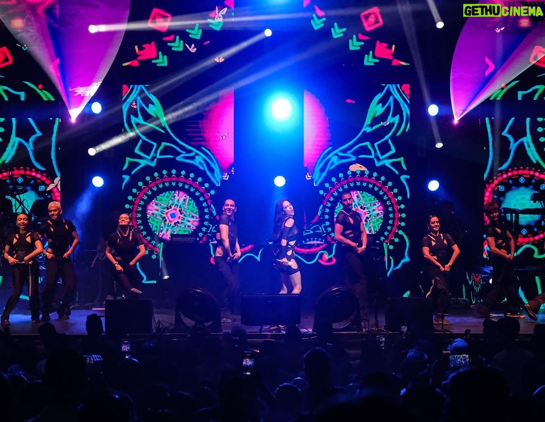 Paty Cantú Instagram - En el #felizbreakuptour hay momentitos para todo. El punto es sanar el alma. Se llora. Se ríe. Se baila. Se canta. Se enamora de quién no debe. Se niega. Se acepta. Se supera. Repeat. Eso sí, los niveles de amor son altos y el amor propio sale en escala de 📈! Nos vemos en las siguientes fechas de la gira en Pachuca, Mexicali, Dolores y otro Metropolitan el 20 de diciembre! Ya tienen sus boletos? 🎟️ #felizbreakup #conocerte #cantautora #dramaqueen #patycantu Teatro Metropólitan