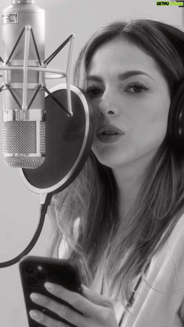 Paty Cantú Instagram - Un día decidí componer canciones y mi vida se ve así desde entonces ✨🎶 #DíaDelCompositor ✨🎶