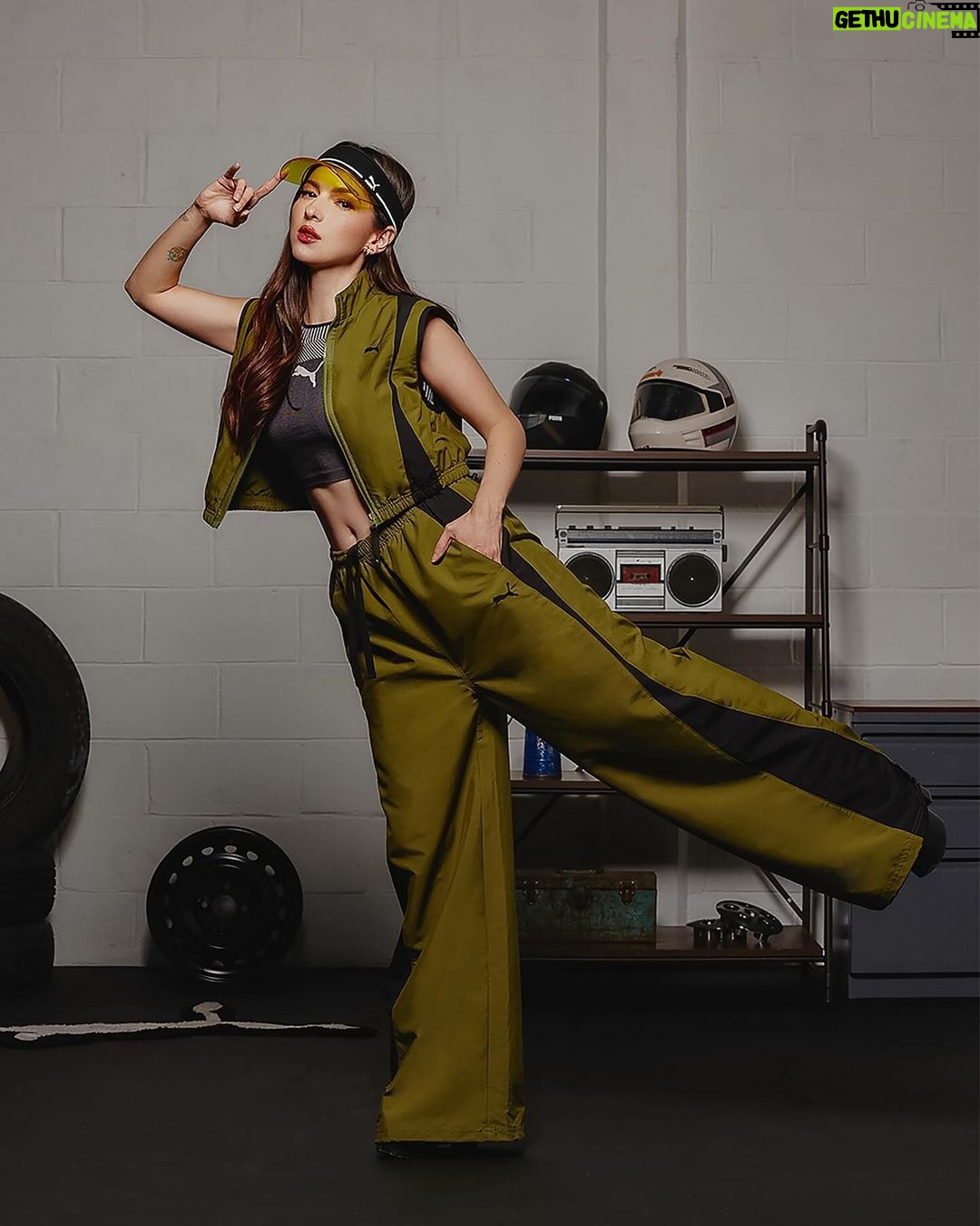 Paty Cantú Instagram - Lo cool de los 80’s regresa con un toque moderno gracias a BLACKTOP RIDER. 🕹️👟 La única cuestión será, ¿con qué los vas a combinar? 🤔