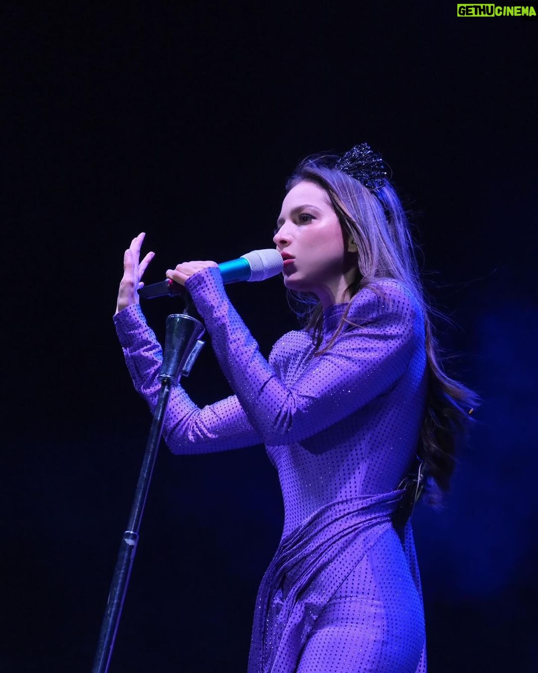 Paty Cantú Instagram - Gracias Ezequiel Montes, Querétaro ¡qué bonito es escucharlos! Además en esta fecha del #FelizBreakupTour tuvimos La canción del fan y eligieron “Lo que no quieres saber” ¿Qué canción que no está en el setlist quisieran en las próximas fechas? #felizbreakuptour 📸: @liliestradamx