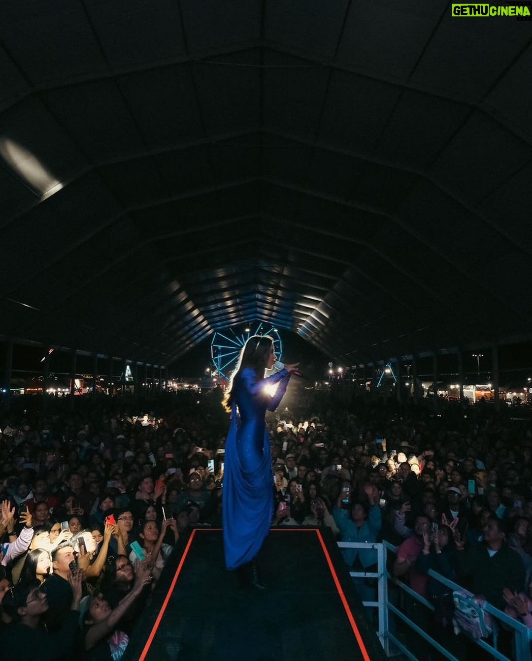 Paty Cantú Instagram - Gracias Ezequiel Montes, Querétaro ¡qué bonito es escucharlos! Además en esta fecha del #FelizBreakupTour tuvimos La canción del fan y eligieron “Lo que no quieres saber” ¿Qué canción que no está en el setlist quisieran en las próximas fechas? #felizbreakuptour 📸: @liliestradamx