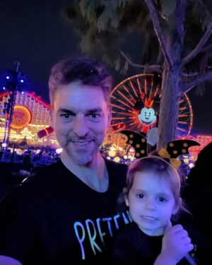 Pau Gasol Instagram - Such a special #Halloween! Always thankful to be able to spend it with family. Thank you @vanessabryant for taking us to @disneyland !! 🦇 🦇
